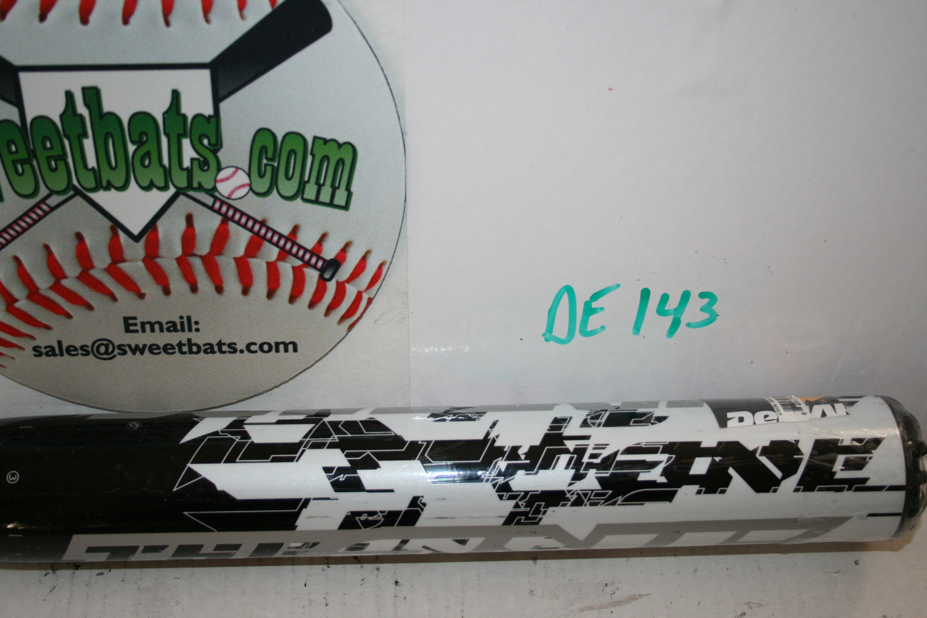 Demarini The One 2010 4.ONE Softball Bat NIW in wrapper USSSA 220 WTDXONU Stock #: DE137  Bat Marked "DVPD" on barrel near taper