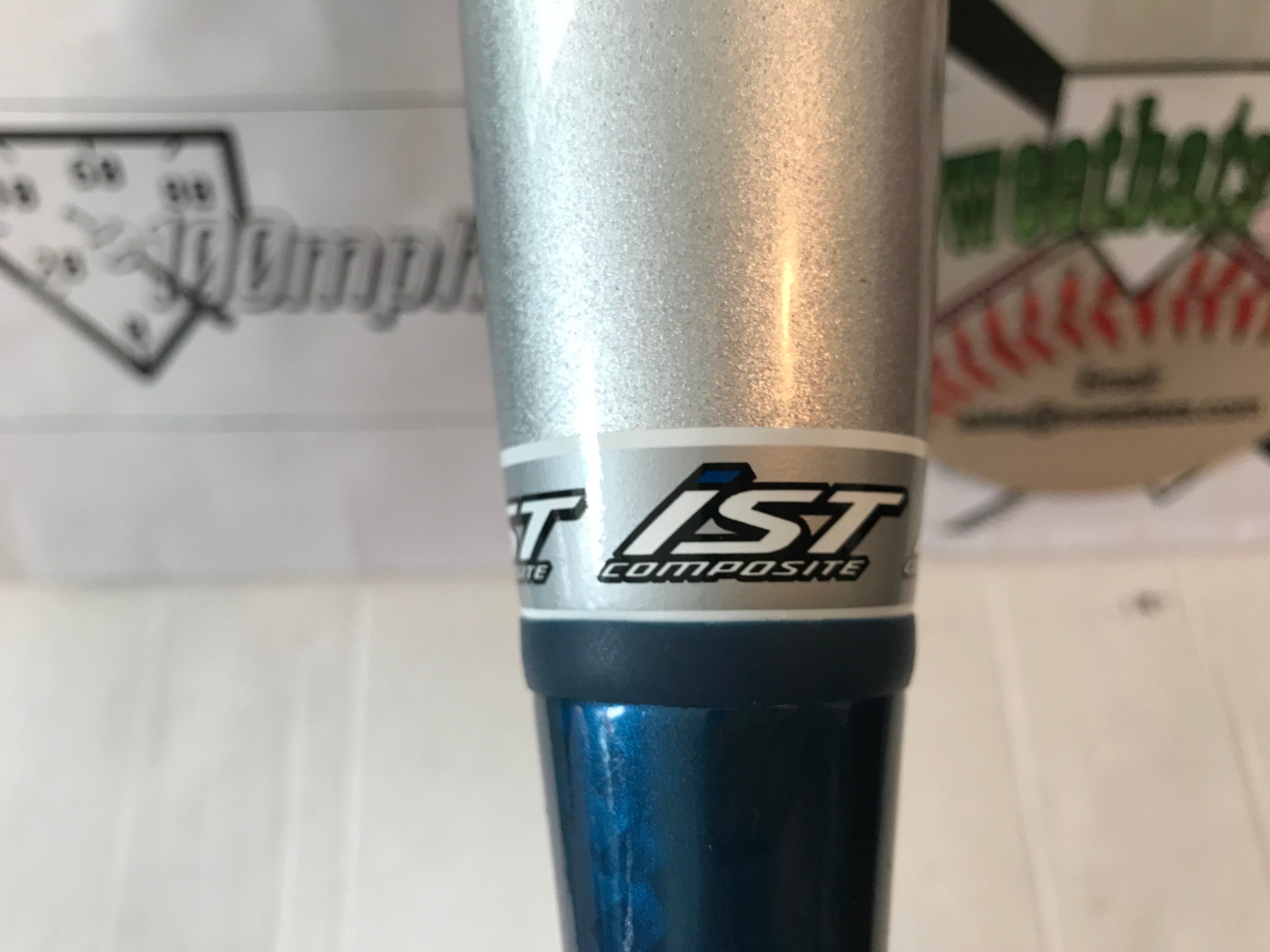 NEW 2011 Louisville Slugger XENO PLUS Fastpitch Softball Bat 32 22 -10 FP11X No Wrapper NOW
