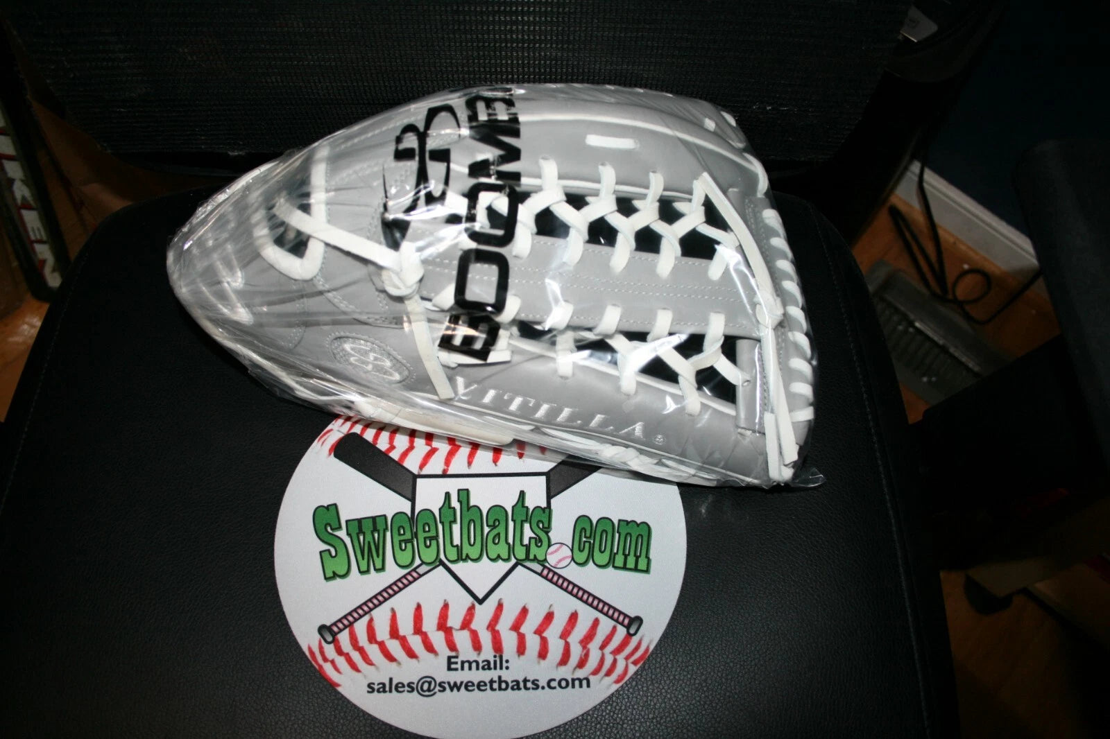 14" Inch BOOMBAH VITILLA Slowpitch Softball Fielding Glove B17 T Web Grey White